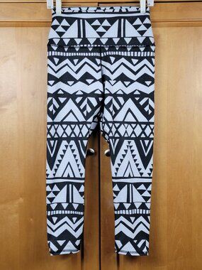 Evolution & Creation Black and White Aztec Print Cropped Leggings - L
